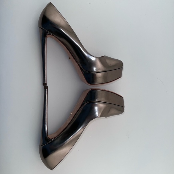 BNIB Sergio Rossi Mirror Platform Peep Toe Pumps Size 38.5 Metallic Silver Gold - Picture 6 of 8